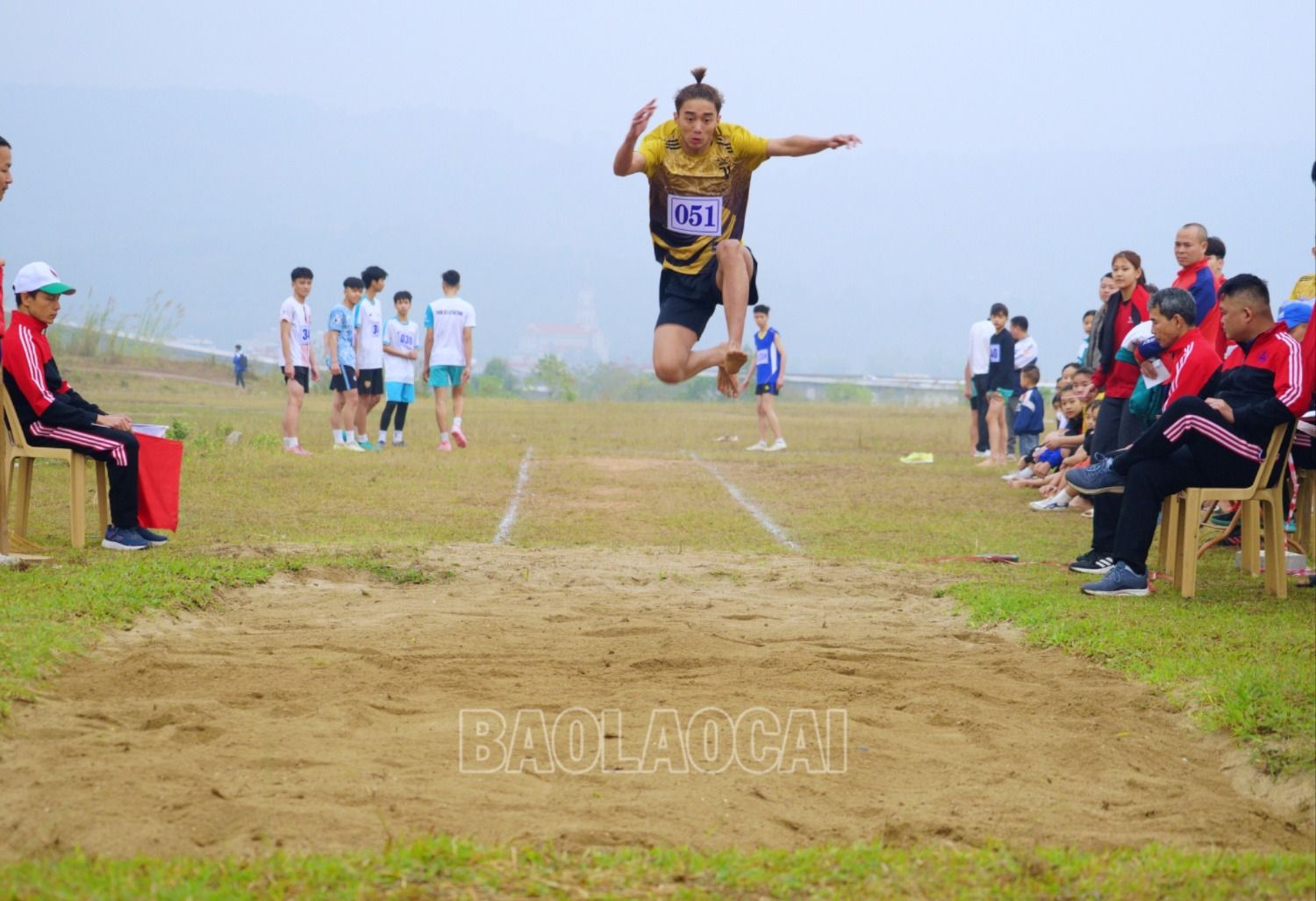 Thi đấu các nội dung nhảy xa nam. nhay xa.JPG