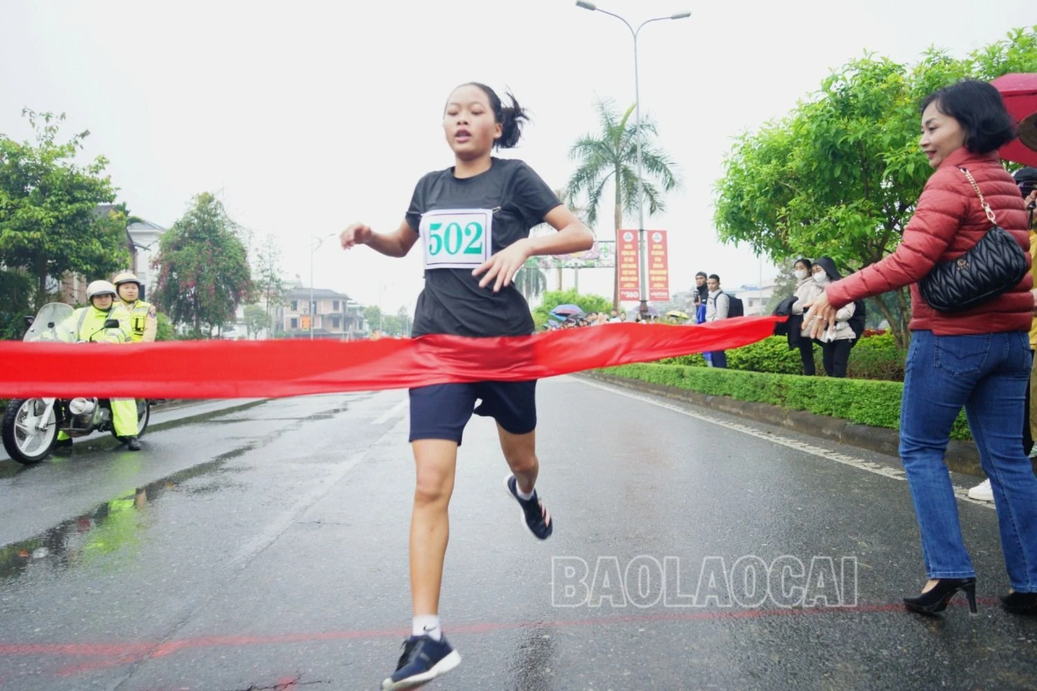 nu chinh ve dich.JPG