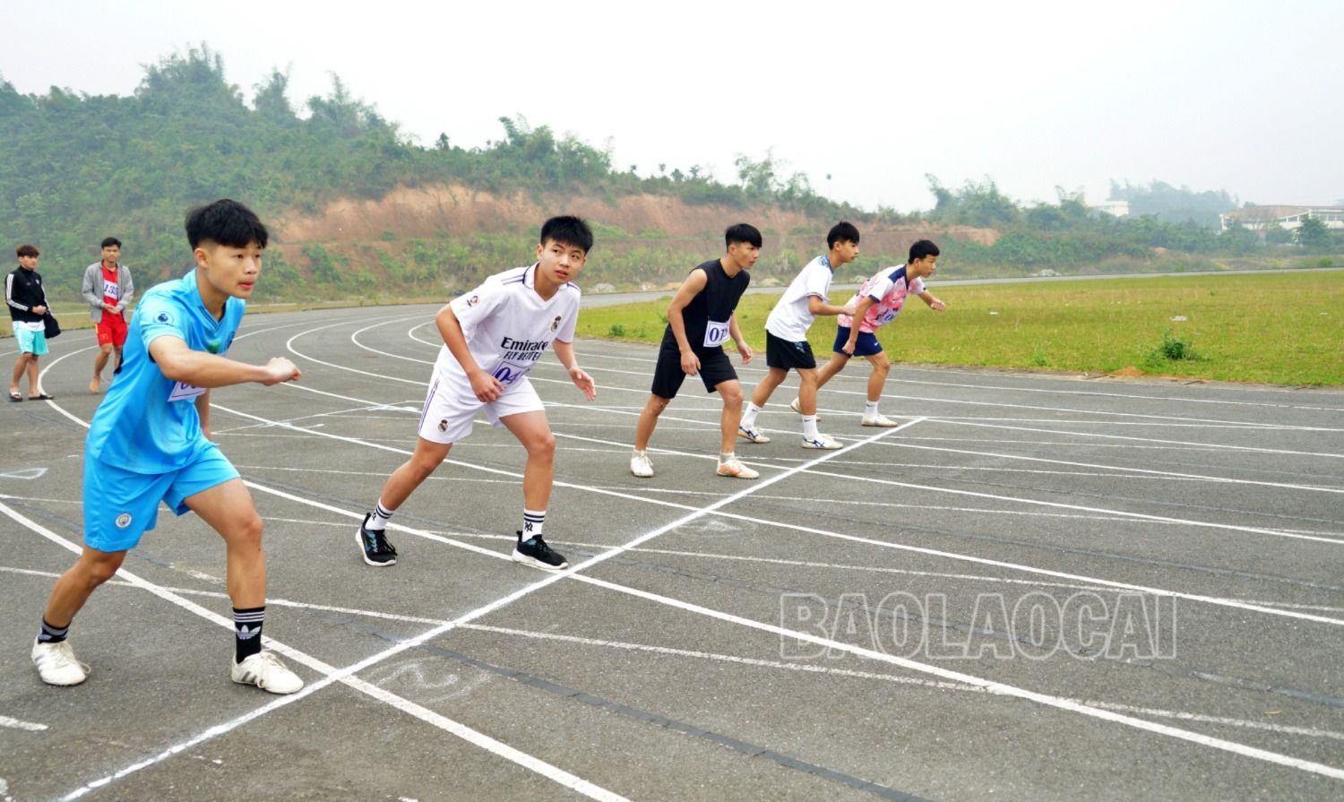 Các vận động viên vào vạch xuất phát. dk5.JPG