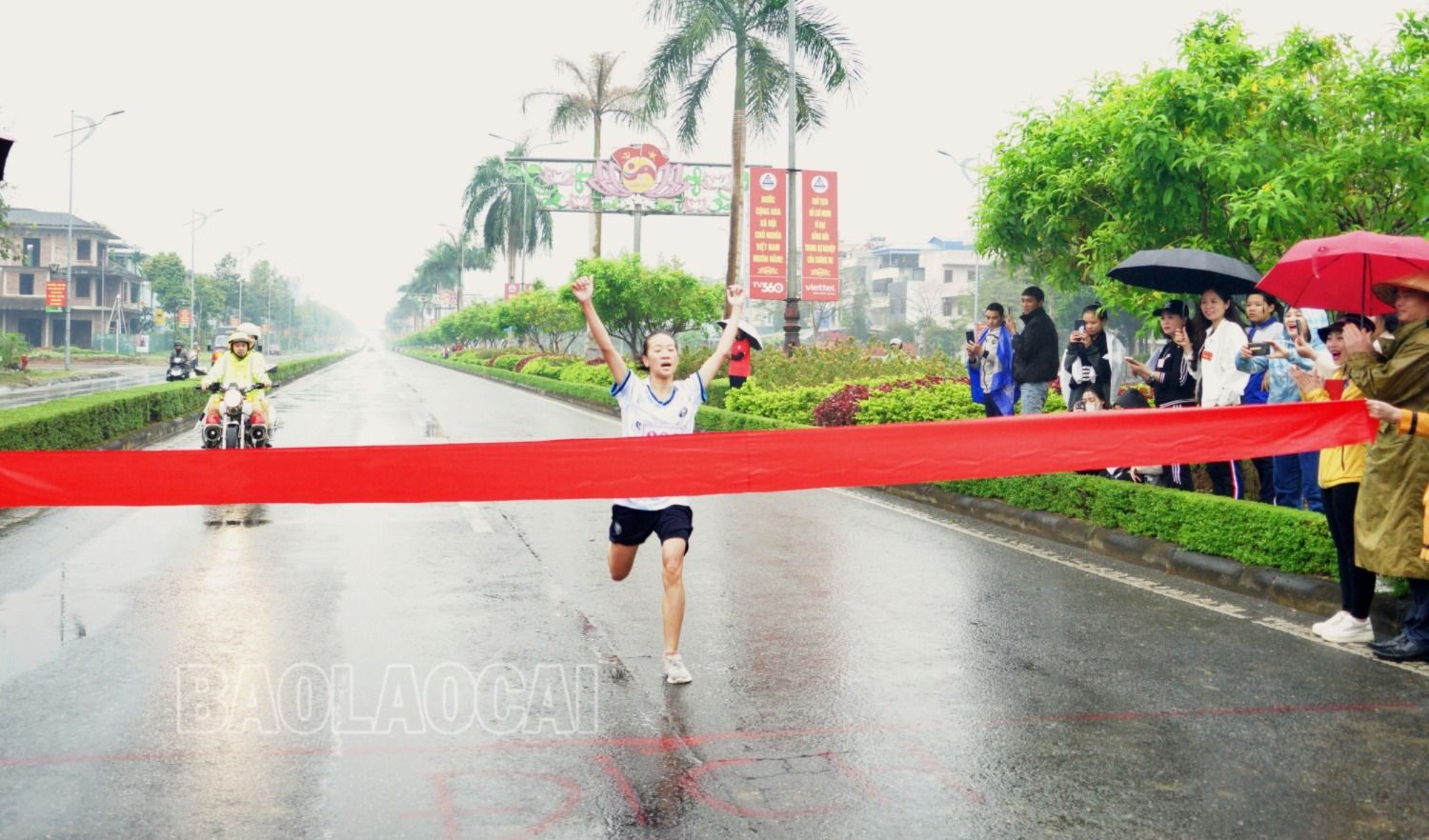VĐV Cồ Thị Huyền Trang về Nhất nội dung nữ trẻ. nu tre ve dich1.JPG
