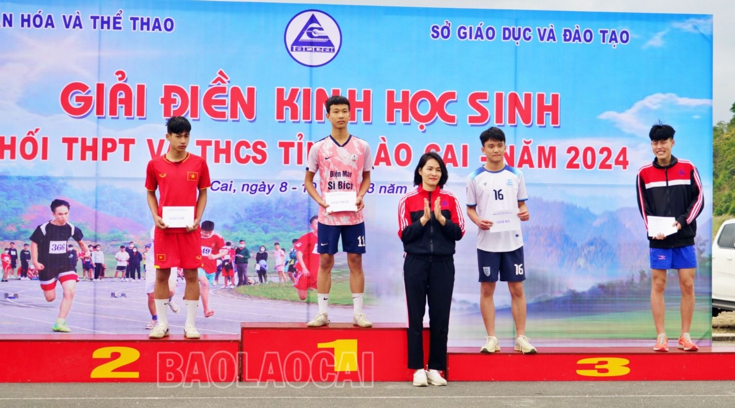 Trao giải nội dung chạy 100 m, nam THPT. 100m nam thpt.JPG
