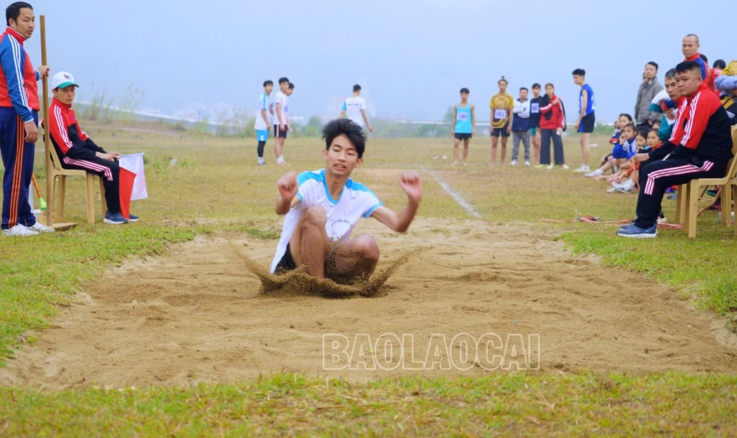 nhay xa nam thcs1.JPG