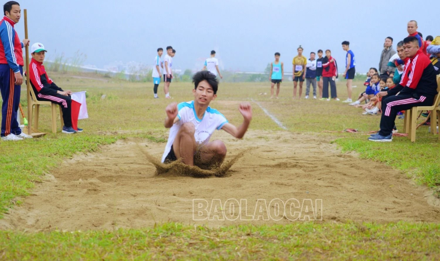 nhay xa nam thcs1.JPG