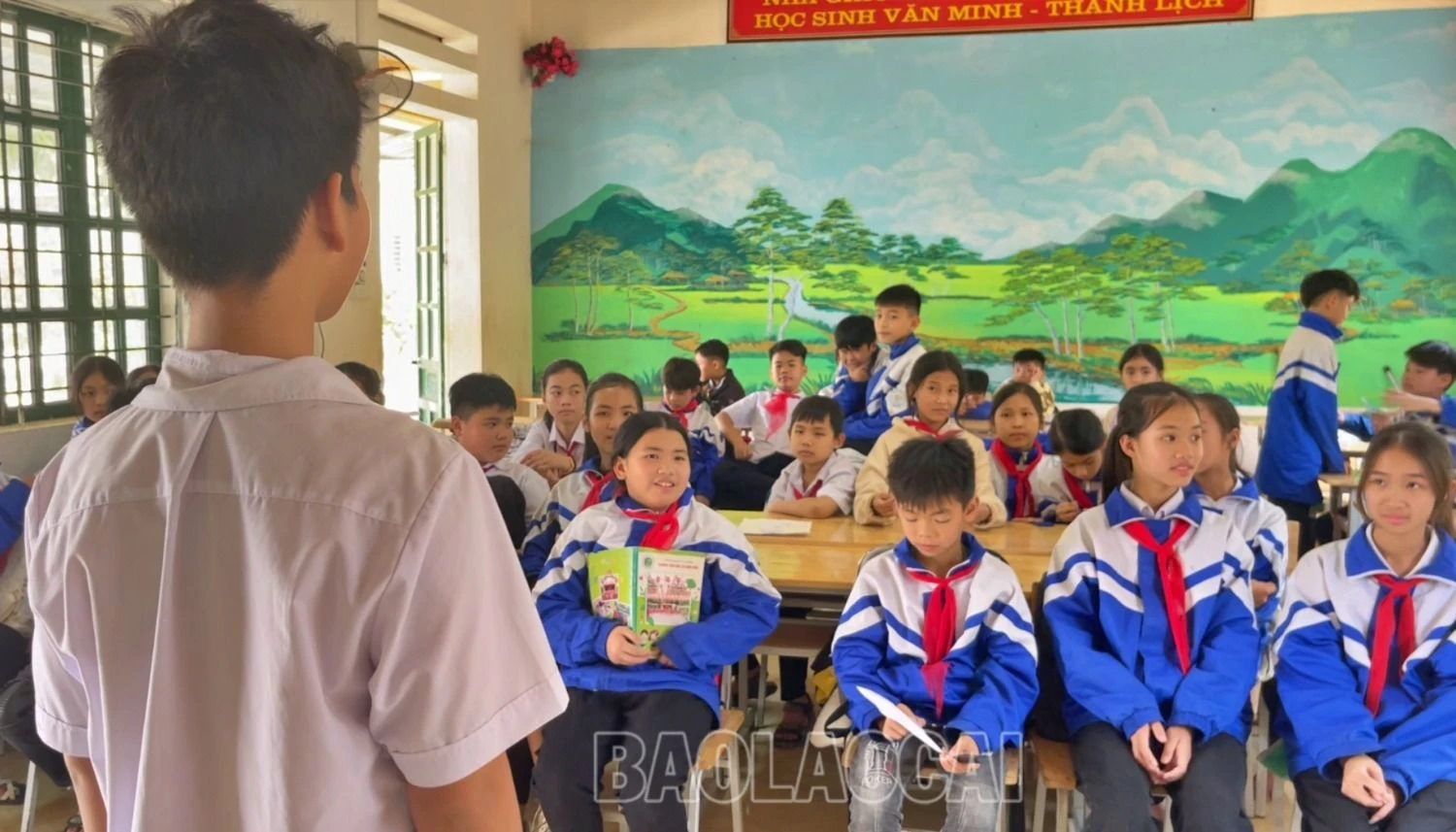 Học sinh Trường THCS Bản Cầm thường xuyên được lồng ghép tuyên truyền, phổ biến pháp luật trong các tiết học và hoạt động ngoại khóa.