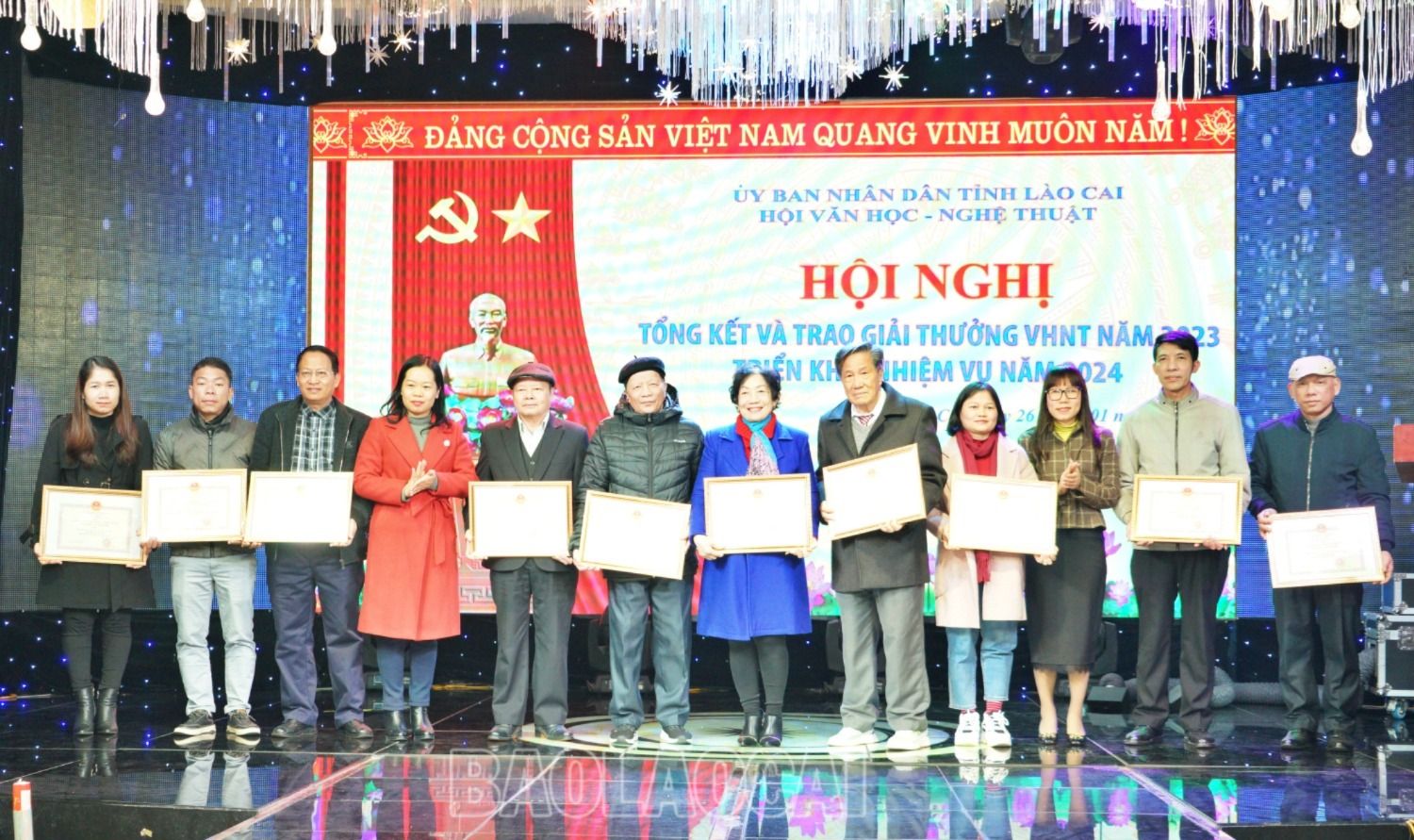 Trao giải C cho các tác giả. g3.JPG
