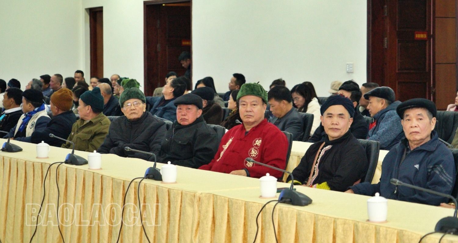 Buổi lễ có sự góp mặt của nhiều nghệ sĩ, diễn viên, nghệ nhân trong toàn tỉnh. vns3.JPG