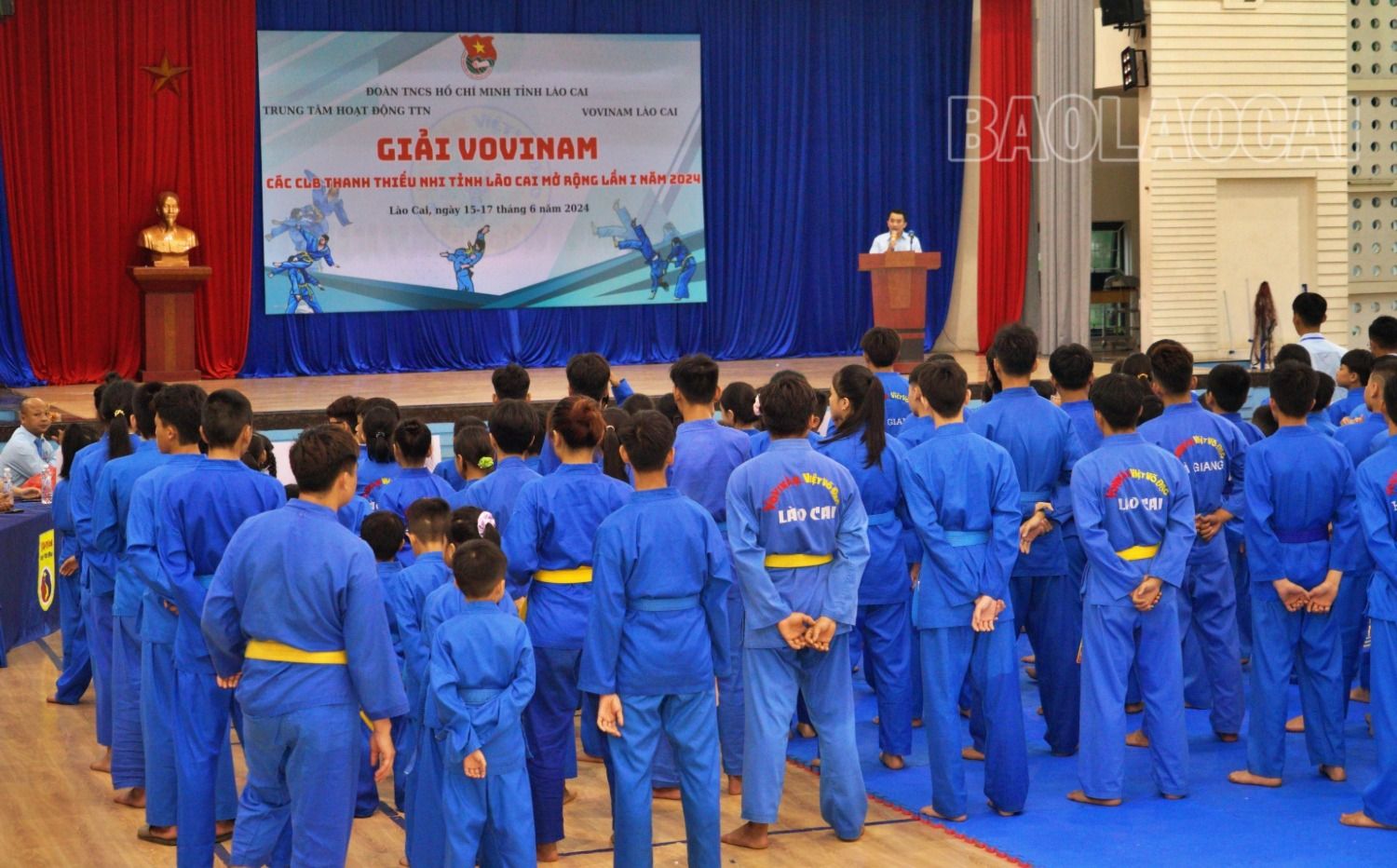 Quang cảnh lễ khai mạc. vo.JPG