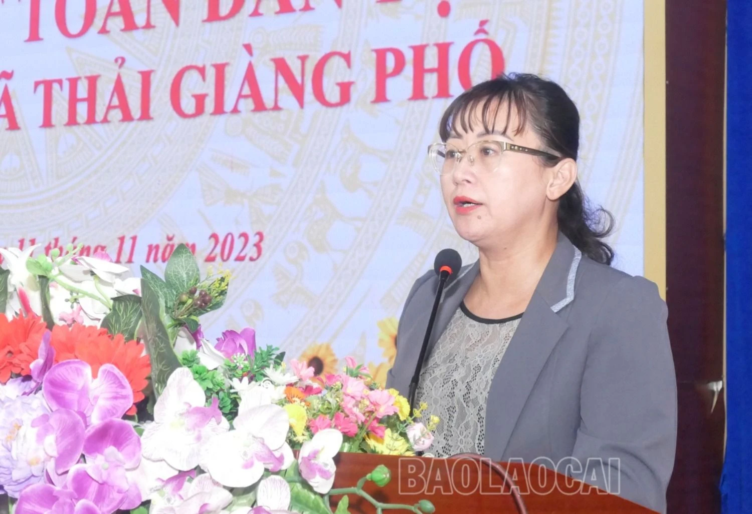 Đồng chí Giàng Thị Dung, Phó Chủ tịch UBND tỉnh phát biểu tại ngày hội.