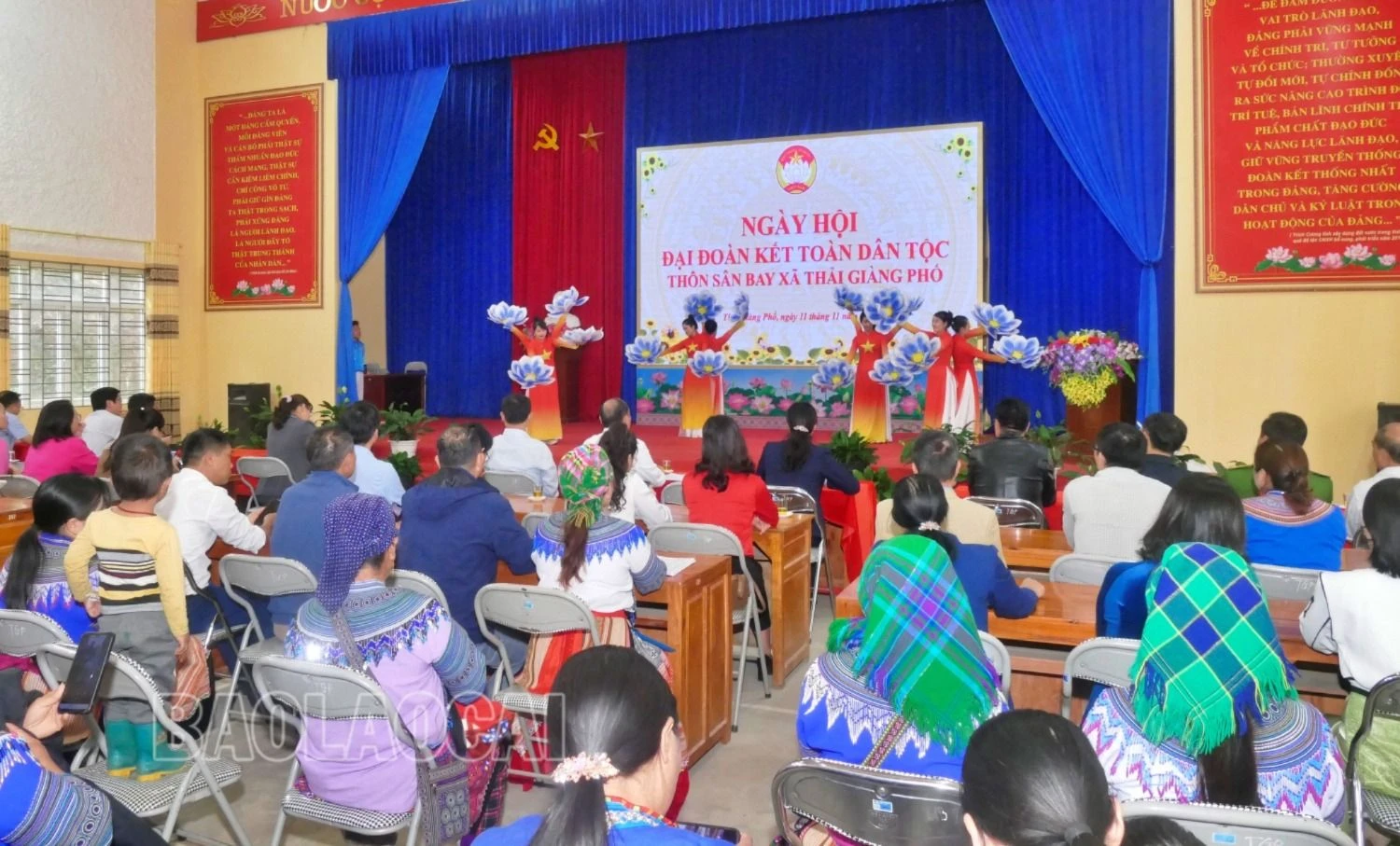 Quang cảnh ngày hội.