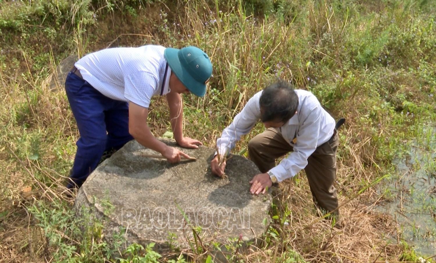 Nhiều chi tiết trên đá đã bị tác động của thời gian và đang được các chuyên gia rà soát, đánh giá lại. dc2.jpg