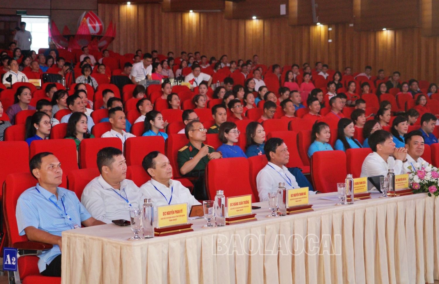 Các đại biểu dự lễ khai mạc hội thi. xh4.JPG