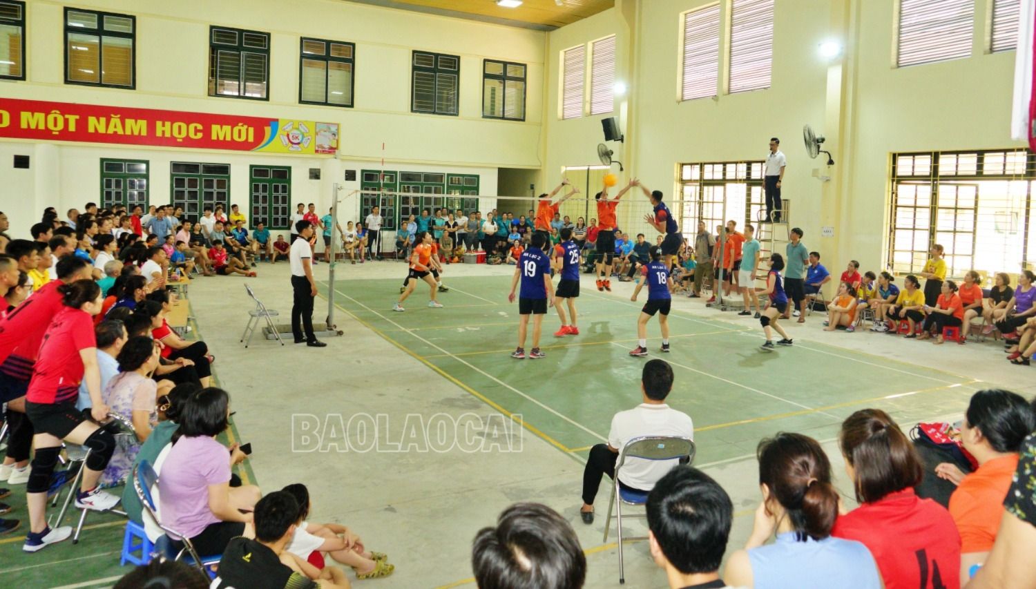 Trận chung kết nội dung dưới 45 tuổi. bc3.JPG