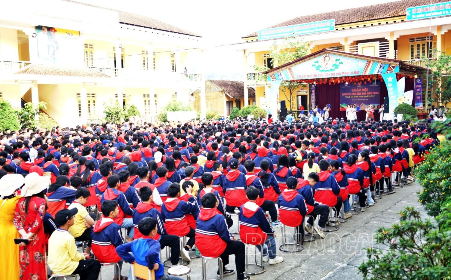 Quang cảnh ngày hội. sp.JPG