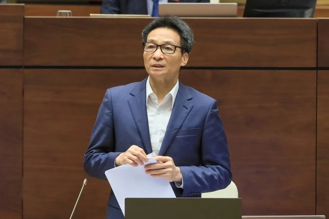 Phó Thủ tướng Vũ Đức Đam làm rõ một số vấn đề trong dự án Luật Khám bệnh, chữa bệnh (sửa đổi) - Ảnh 3. Phó Thủ tướng Vũ Đức Đam làm rõ một số vấn đề trong dự án Luật Khám bệnh, chữa bệnh (sửa đổi) - Ảnh 3.