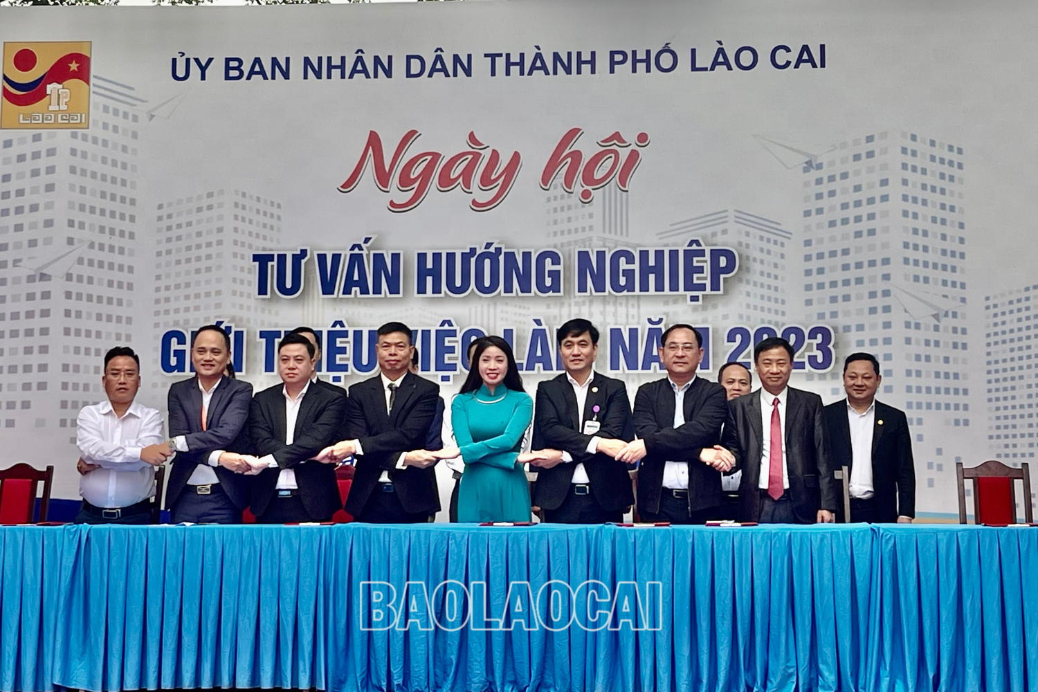 Các đơn vị lý kết biên bản hợp tác tuyển dụng, đào tạo tại Ngày hội. 8.png