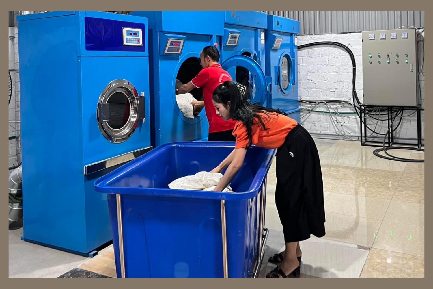 Dịch vụ giặt là công nghiệp được nhiều người sử dụng vào mùa đông. 1.png
