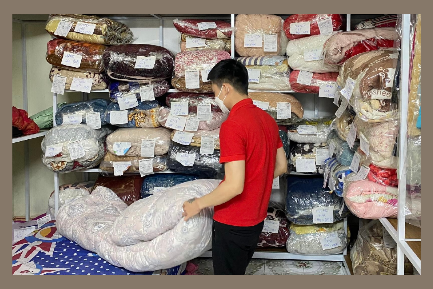 Chăn bông, ga, gối là mặt hàng được nhiều người đem đi giặt khô. 5.png