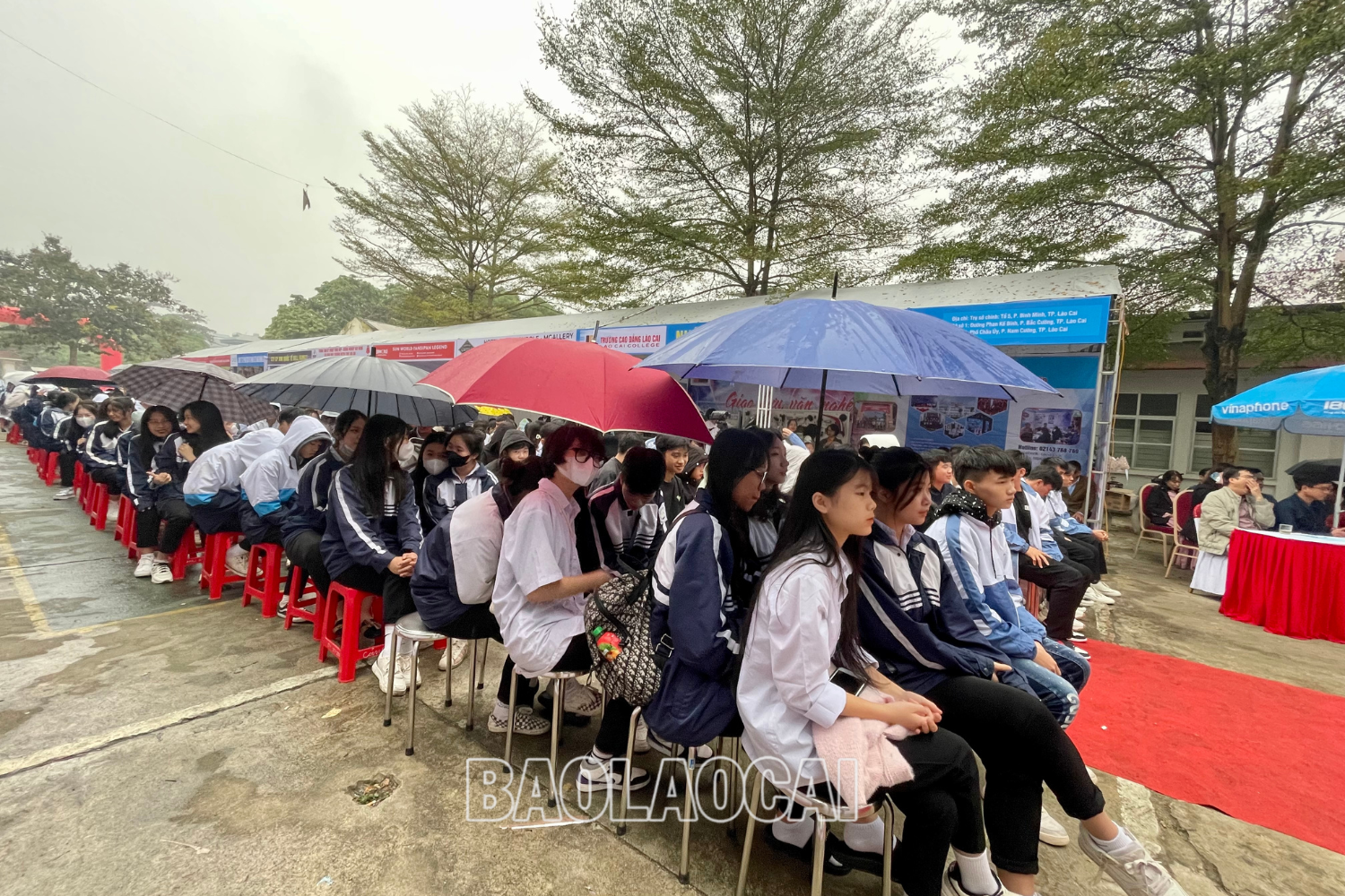 Học sinh, sinh viên trên địa bàn thành phố tham dự Ngày hội việc làm. 6.png