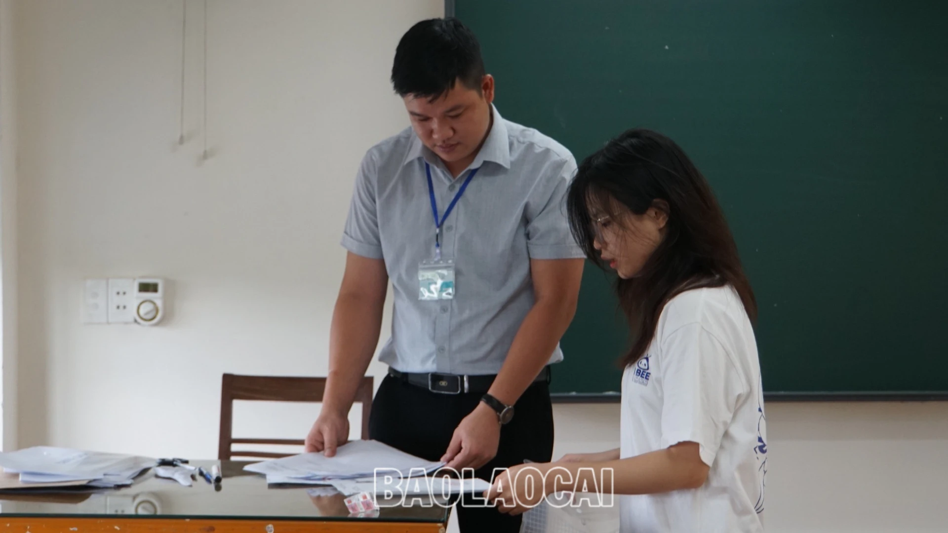 Thảo Linh trong buổi thi chiều 28/6, môn thi Ngoại ngữ tiếng Pháp.