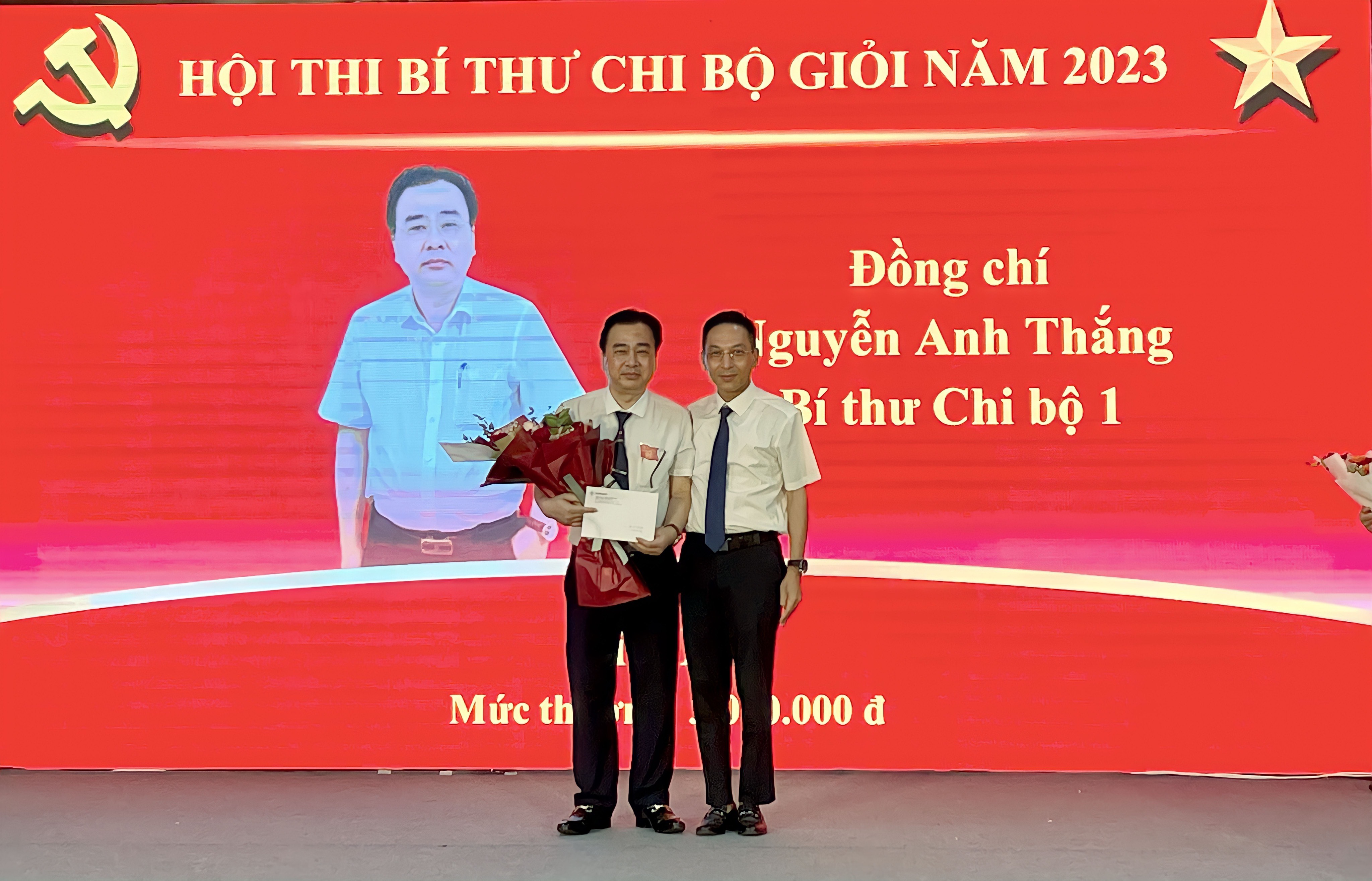 Trao giải Nhì cho thí sinh. IMG_4795.jpg