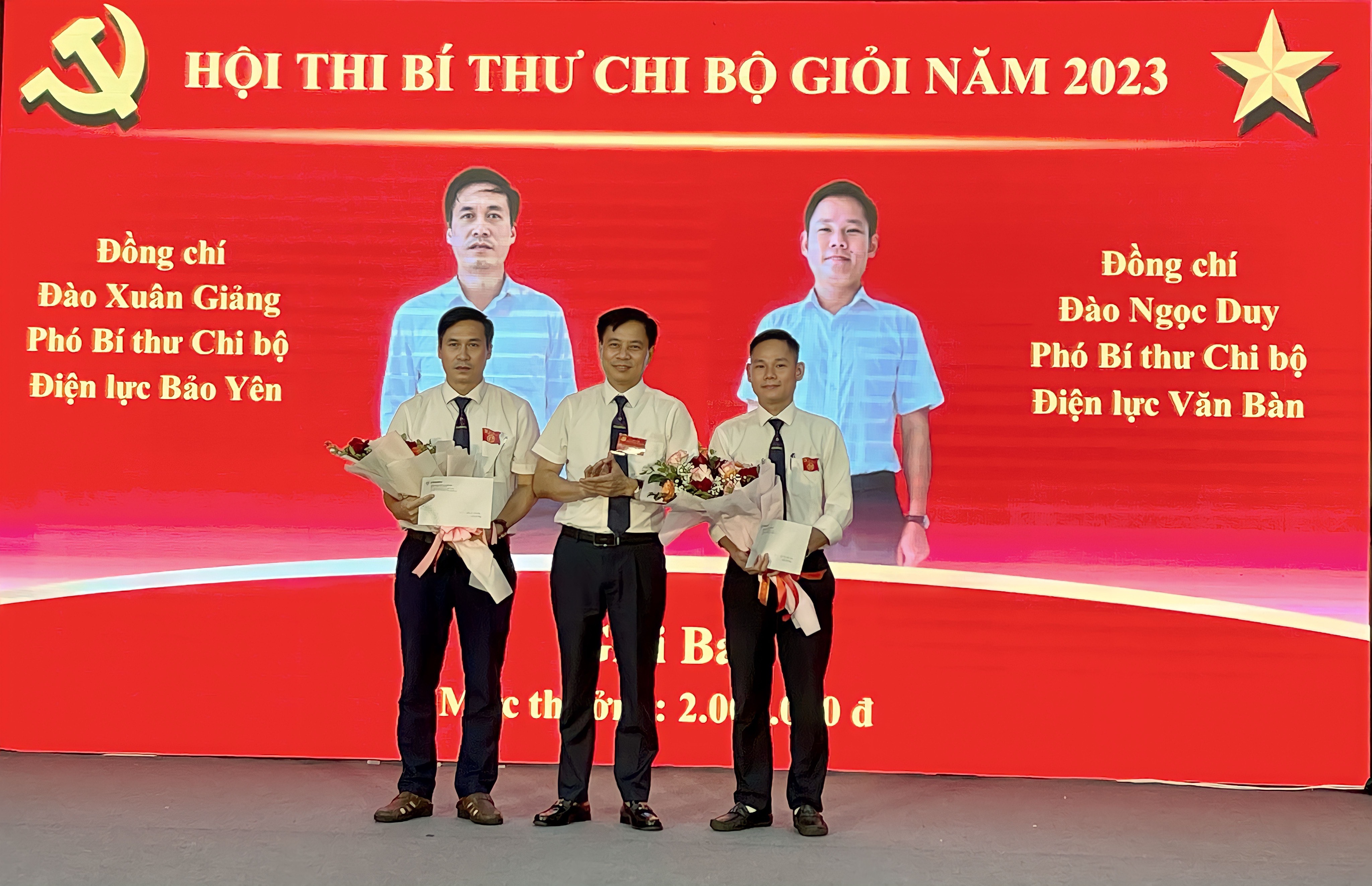 Trao giải Ba cho các thí sinh. IMG_4796.jpg