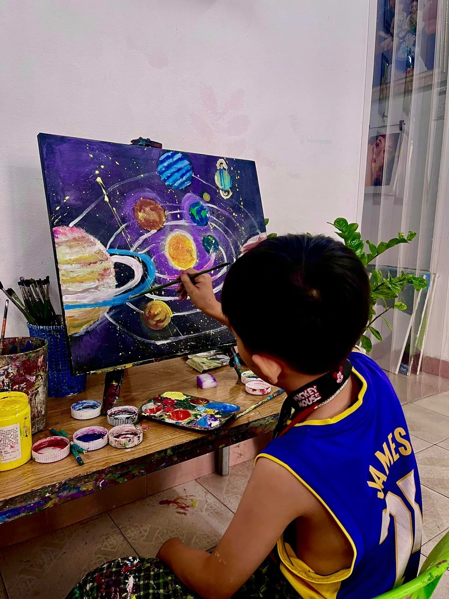 Những năm gần đây, nhiều học sinh tìm đến mỹ thuật hội họa để thỏa sức sáng tạo.jpg