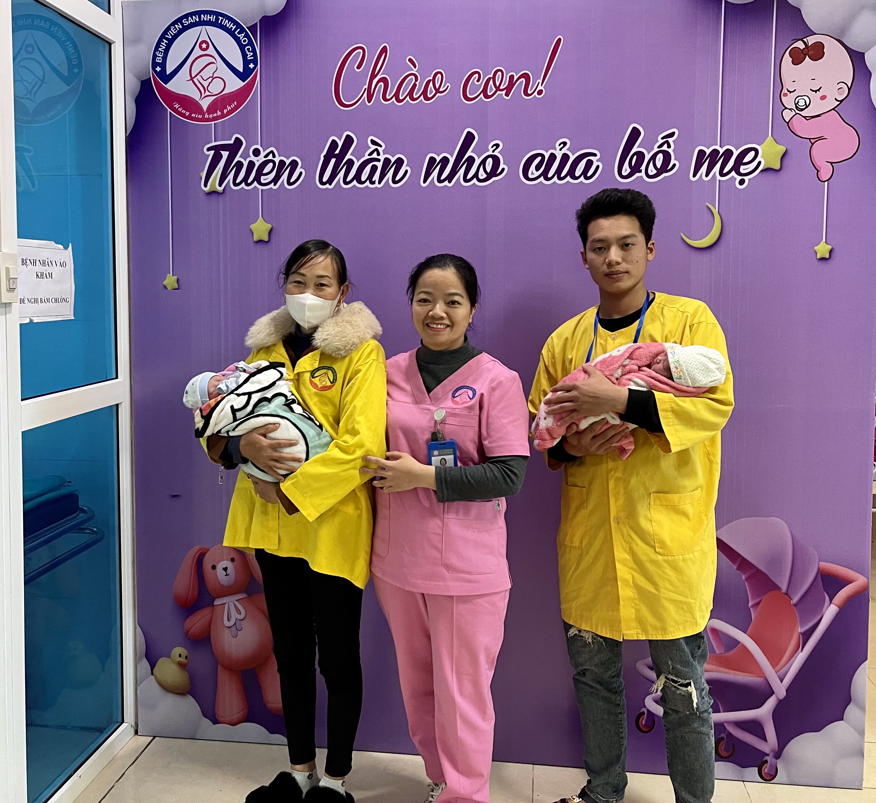Niềm vui của các gia đình có em bé chào đời trong ngày 29/2 tại Bệnh viện Sản - Nhi tỉnh. IMG_6247.jpg
