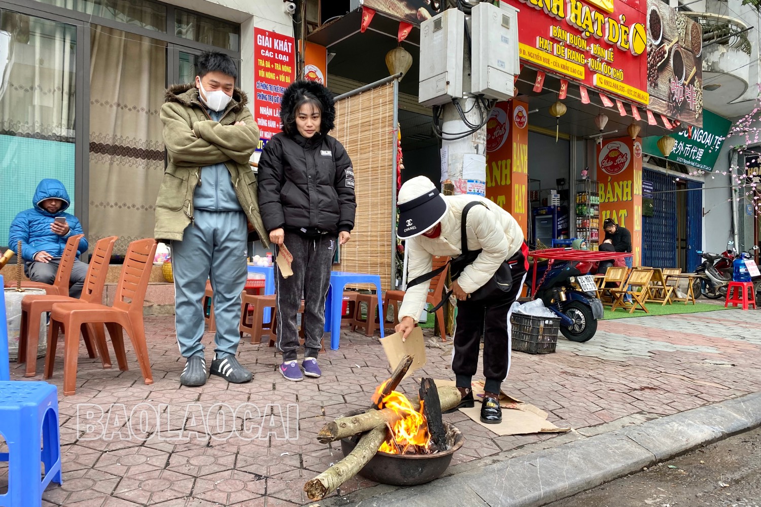 Đốt lửa sưởi ấm trong những ngày giá rét. Thiết kế chưa có tên - 6.jpg