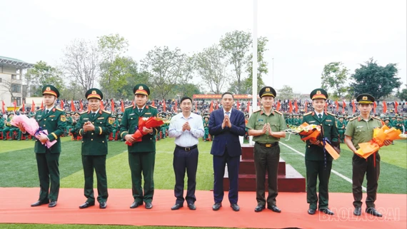 Đồng chí Hoàng Giang - Phó Bí thư Thường trực Tỉnh ủy dự Lễ giao nhận quân tại xã Mậu A
