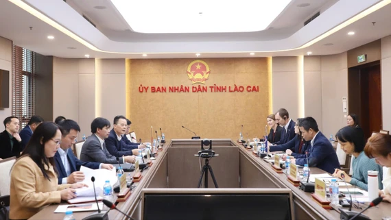 Phó Chủ tịch UBND tỉnh Nguyễn Thành Sinh làm việc với Đoàn công tác Đại sứ quán Australia về Chương trình GREAT