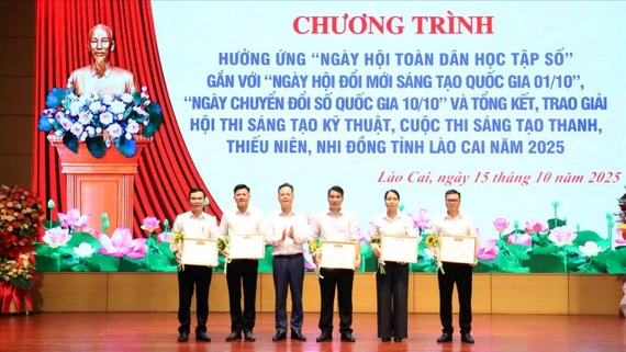 “Đòn bẩy” cho chuyển đổi số toàn diện