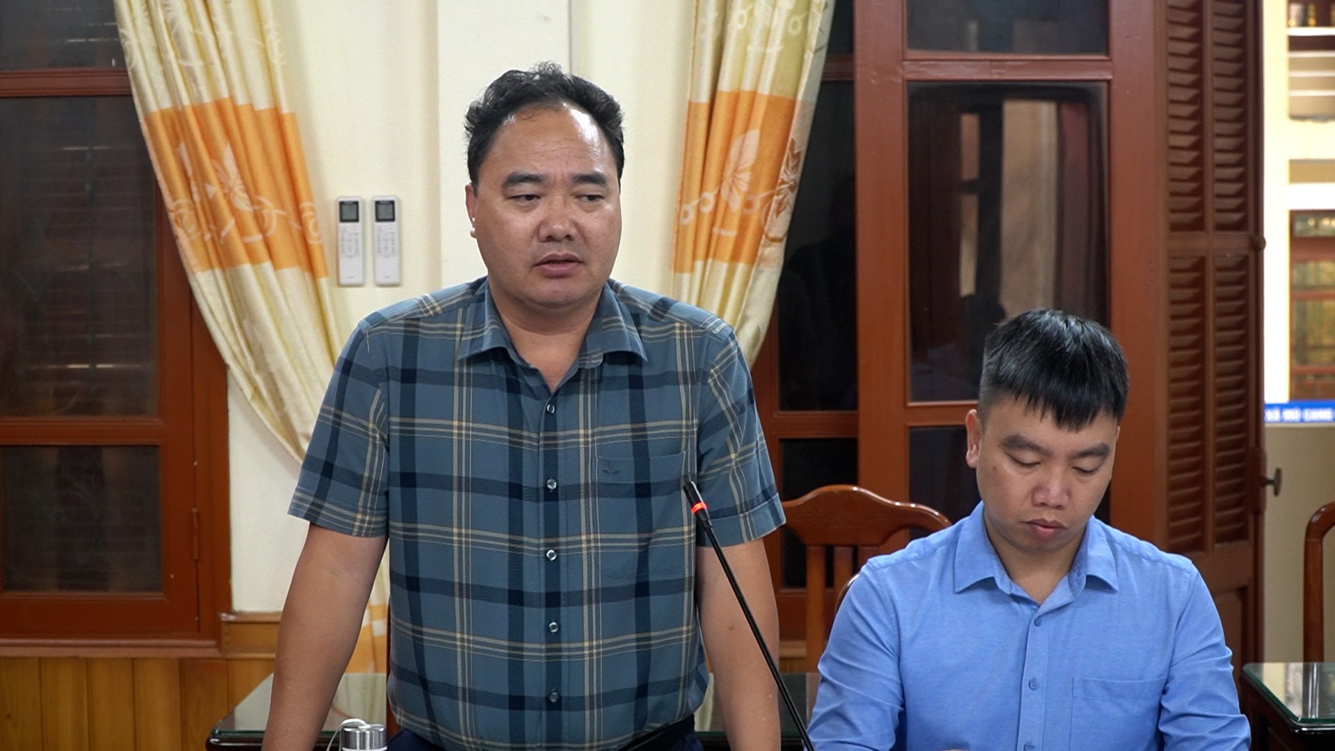 Bí thư Đảng ủy xã Mù Cang Chải Giàng A Câu phát biểu tại buổi làm việc. mcc-bi-thu-cau-pb.jpg