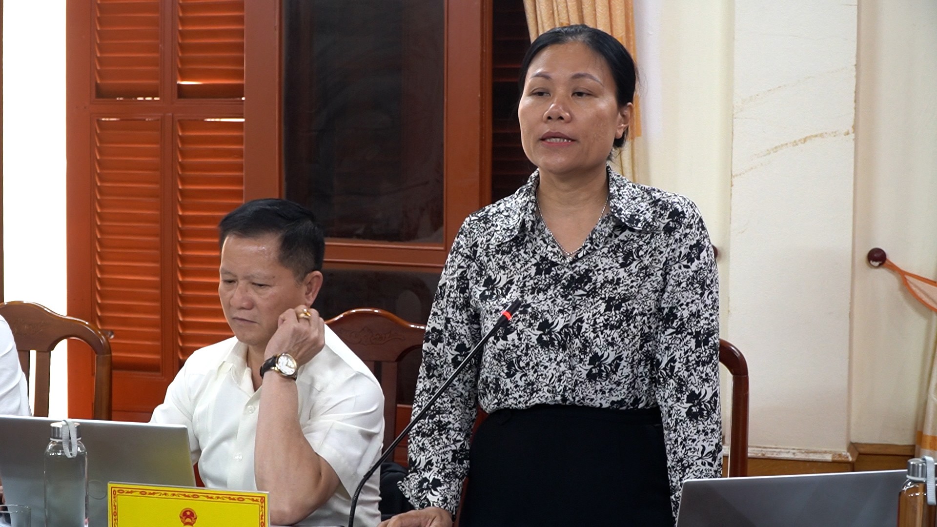 Bà Ngụy Phí Kiều Vân - Trưởng Ban Kinh tế - Ngân sách Hội đồng nhân dân tỉnh tham gia ý kiến tại buổi làm việc. Bà Ngụy Phí Kiều Vân - Trưởng Ban Kinh tế - Ngân sách Hội đồng nhân dân tỉnh tham gia ý kiến tại buổi làm việc.