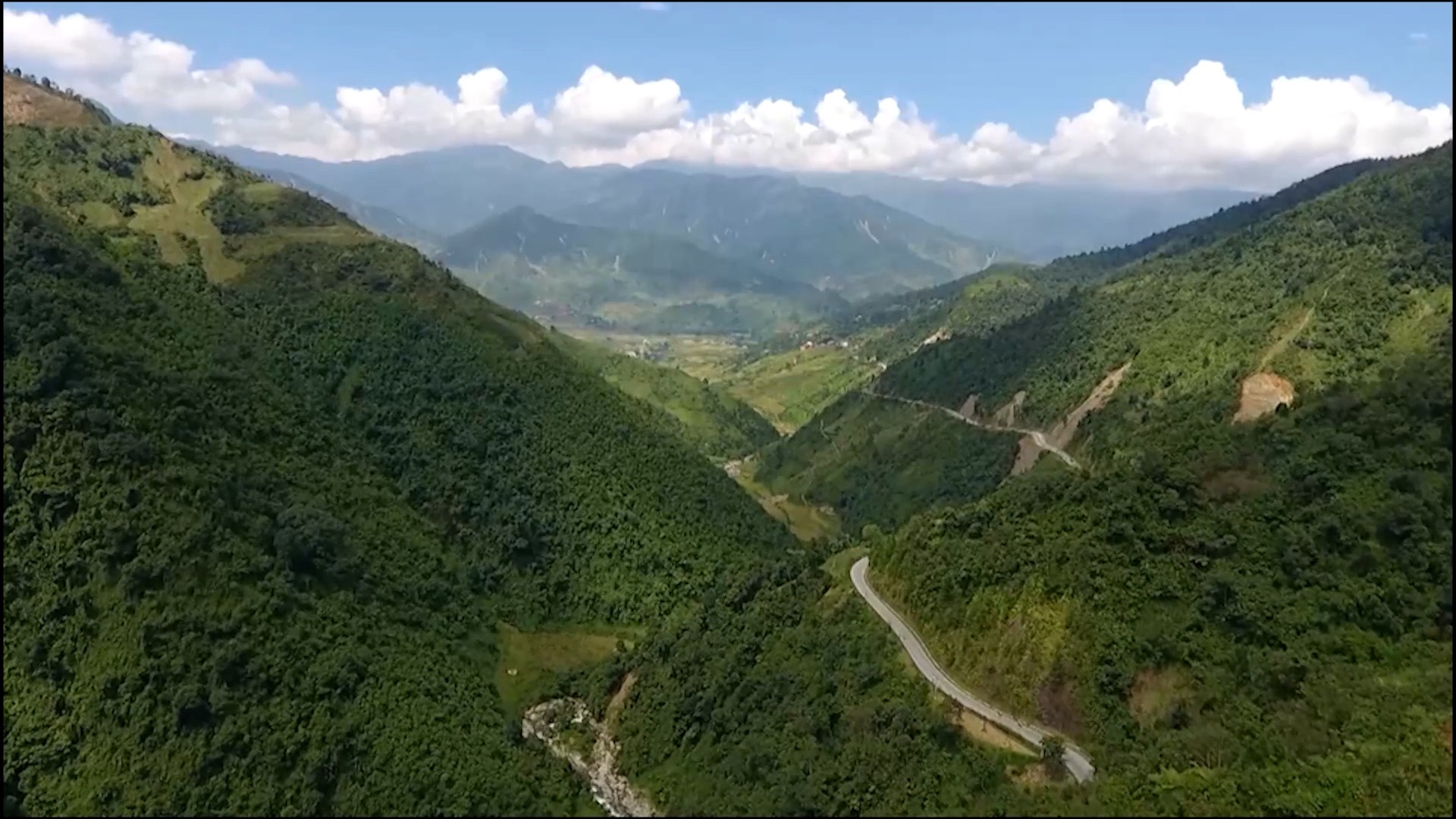 Rừng được bảo vệ xanh tốt tại các thôn, bản vùng cao. sequence-0100-01-55-08still008.jpg