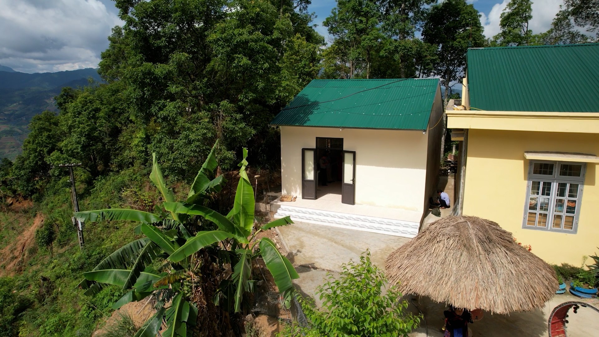 Nhà bếp được đầu tư xây dựng từ nguồn vốn xã hội hóa. sequence-0500-01-20-17still023.jpg