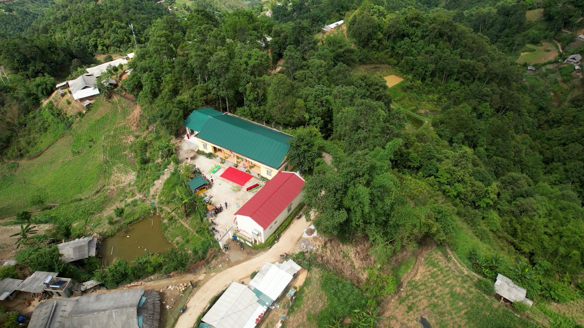 Trường Mầm non Hoa Ban, xã Khao Mang xã hội hóa để hoàn thiện cơ sở vật chất tại các điểm trường lẻ, góp phần nâng cao chất lượng dạy và học. sequence-0500-01-02-38still024.jpg