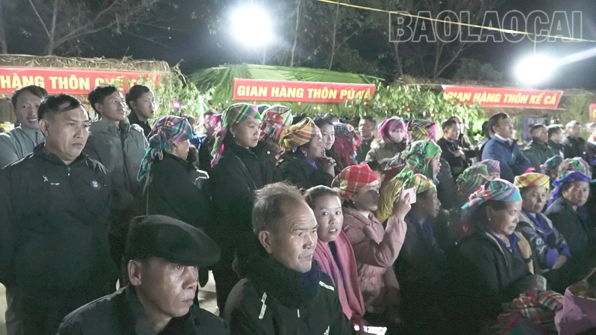 Đông đảo Nhân dân tham gia ngày hội.