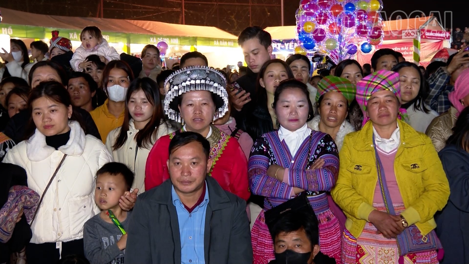 Kvinnor från höglandet deltar i stora evenemang. sequence-0500-05-00-13still063-7218.jpg