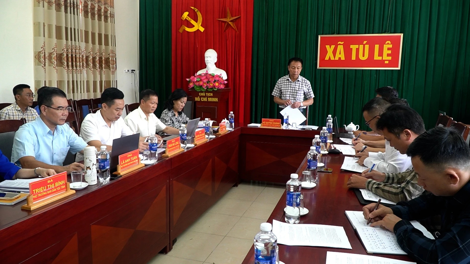 Quang cảnh buổi làm việc.