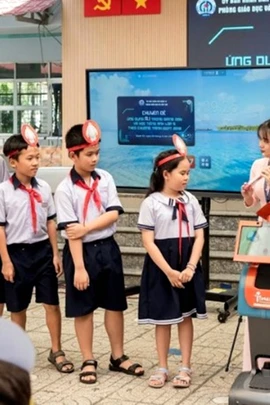 Chuyên đề “Ứng dụng AI tr&#111;ng dạy và học tiếng Anh cho học sinh lớp 5” tại Trường tiểu học.