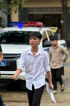 Các thí sinh tại điểm thi Trường THPT Trần Nhật Duật, huyện Yên Bình.