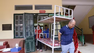 Học sinh vùng cao chuẩn bị năm học mới