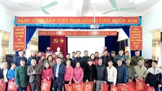 Lãnh đạo huyện Bảo Thắng thăm và tặng quà tết các hộ trong diện giải phóng mặt bằng Dự án đường dây 500 kV Lào Cai - Vĩnh Yên