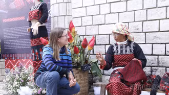 Sắc màu rực rỡ tại không gian trưng bày “Thổ cẩm Sa Pa - miền sương mây”