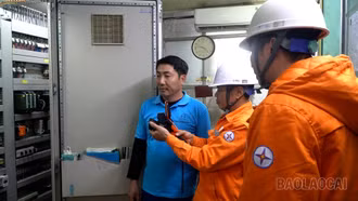 Công ty Điện lực Lào Cai triển khai nhiều giải pháp đảm bảo lưới điện cao điểm sản xuất dịp cận Tết.