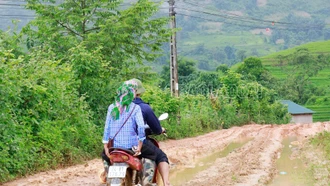 Hoàn thành đổ bê tông xi măng tuyến đường Hỏm Dưới - Nậm Chày (đoạn Km0+550,06 - Km1+458,77) trước ngày 30/9/2024