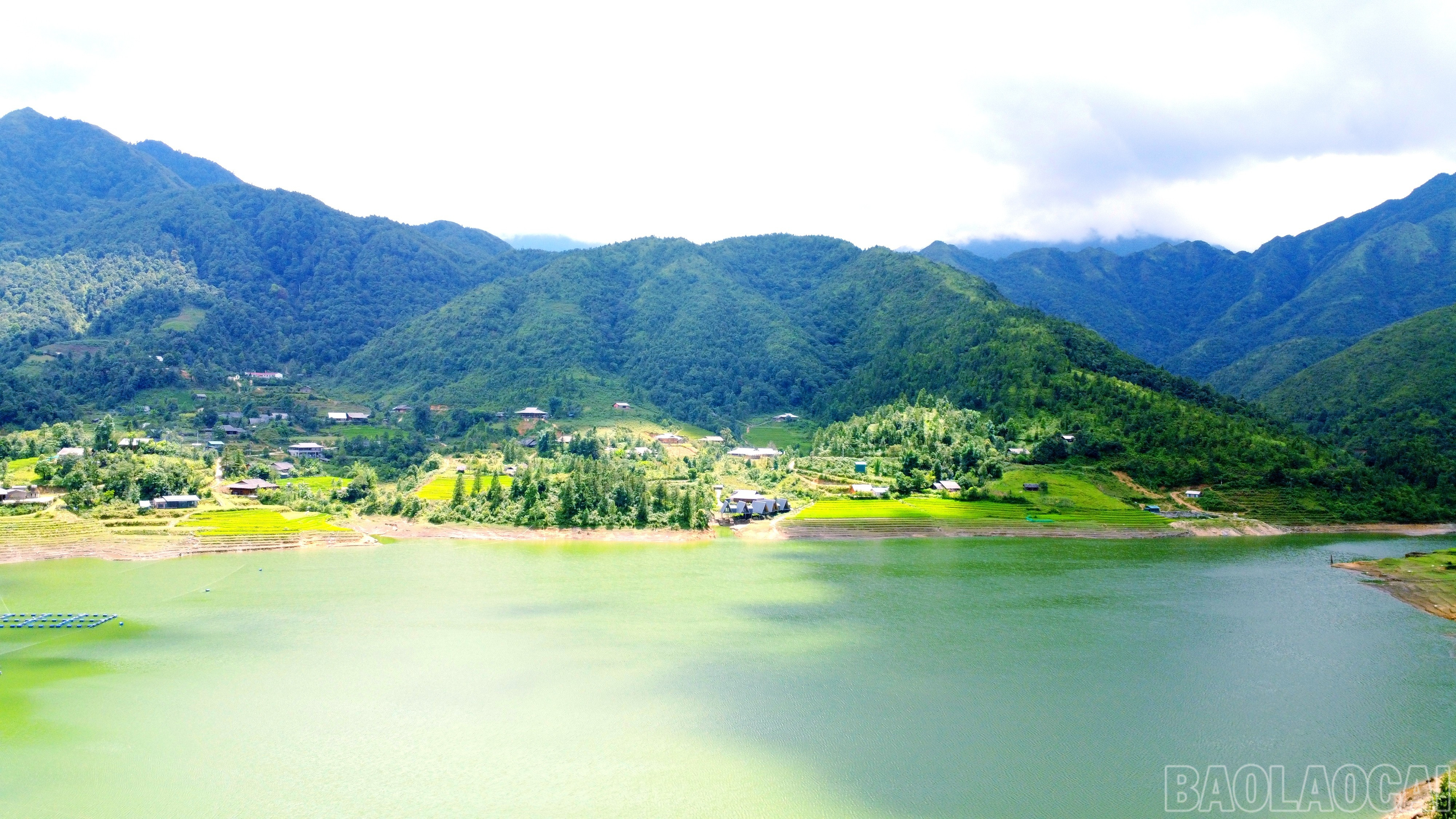 Tả Van sở hữu hồ nước trong xanh Séo Mý Tỷ, cách trung tâm xã khoảng 20 km, là hồ nước nhân tạo cao nhất Việt Nam. baolaocai-br_img-20250802-090927.jpg