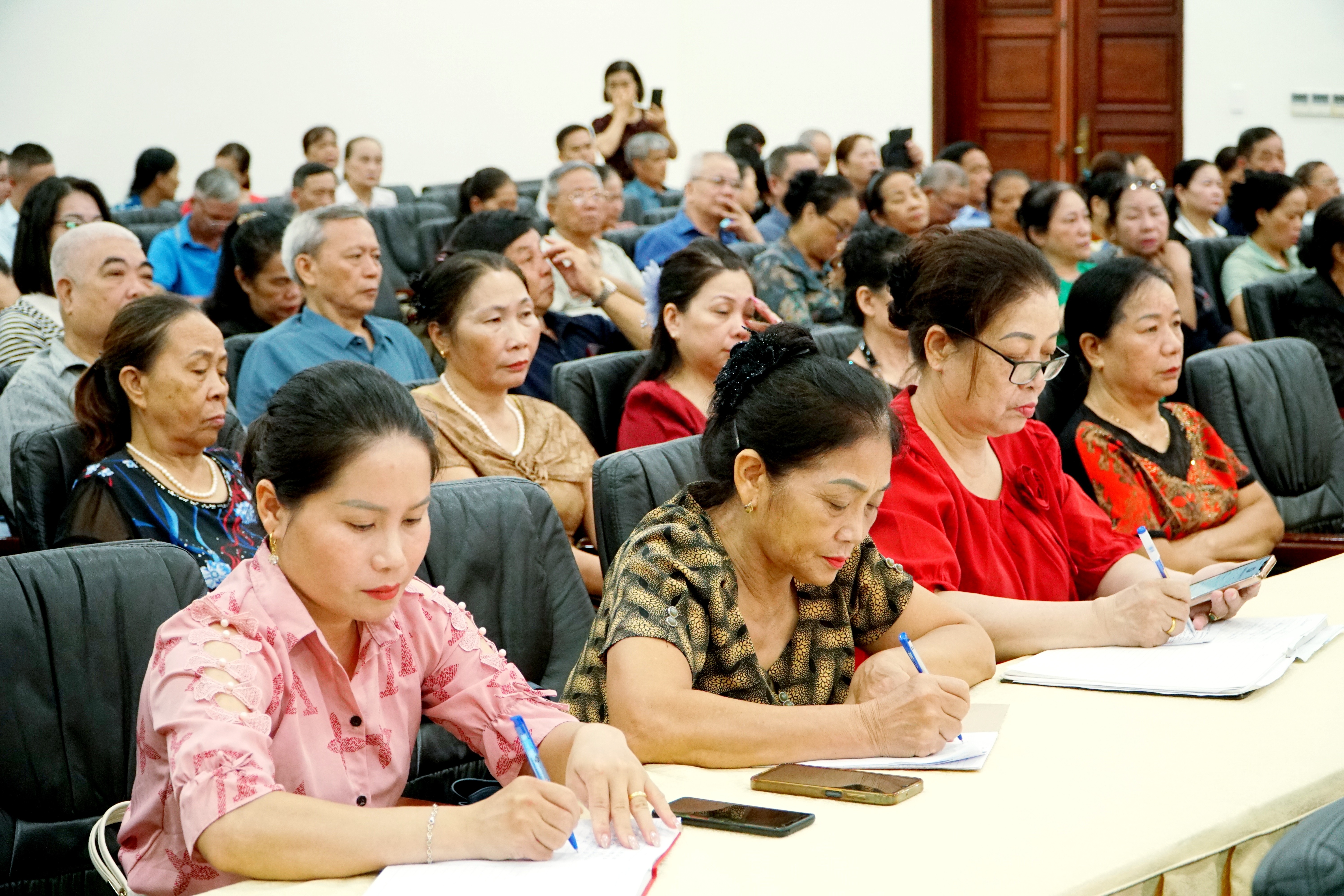 Các đại biểu dự hội nghị. img-20250820-095810.jpg