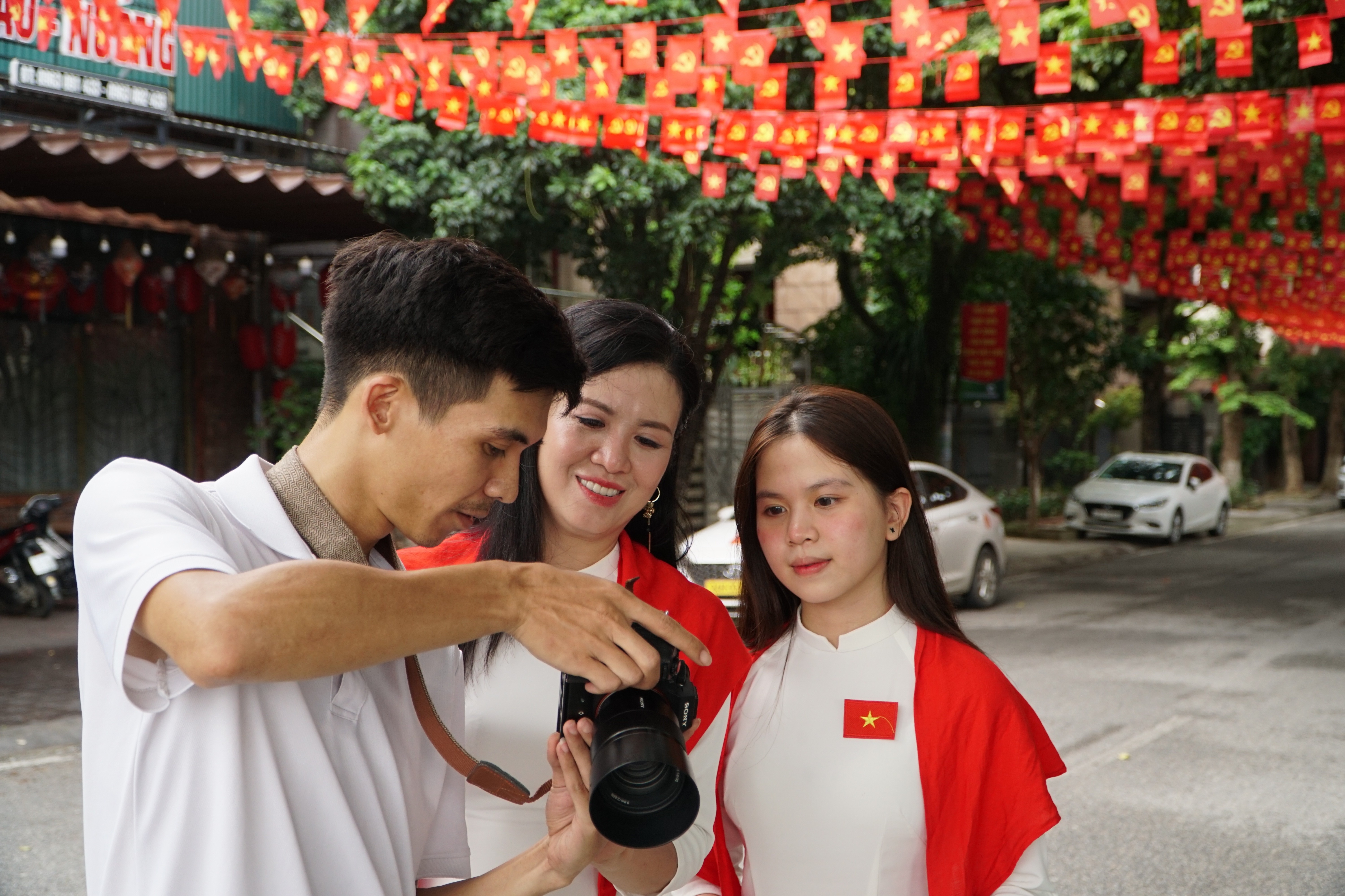 Khoảnh khắc bình dị, thiêng liêng của mùa thu được người dân ghi lại với niềm hân hoan, háo hức. save-20250825-201549.jpg