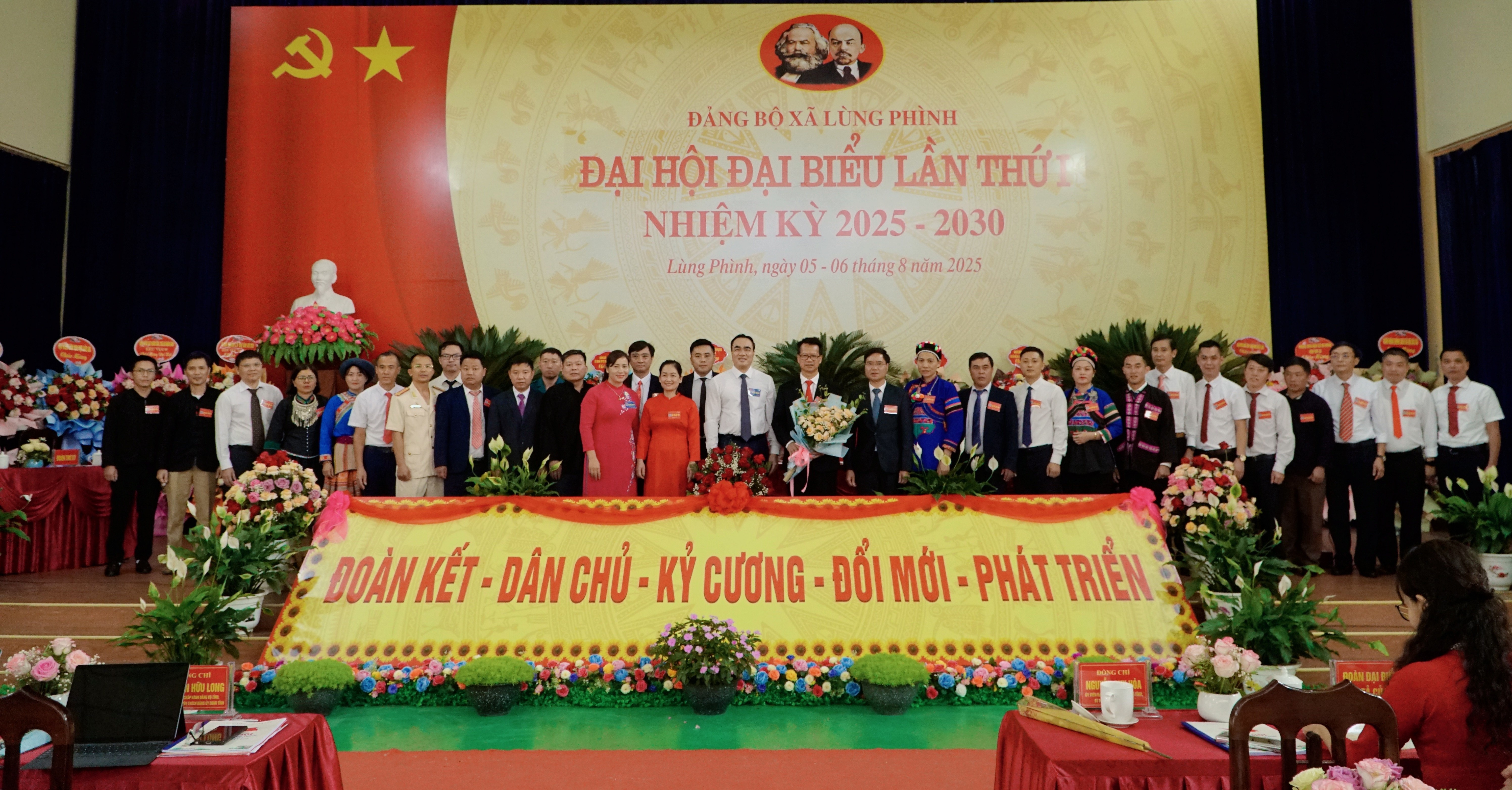 Ra mắt Ban chấp hành Đảng bộ xã Lùng Phình nhiệm kỳ 2025 - 2030. img-20250806-113609.jpg